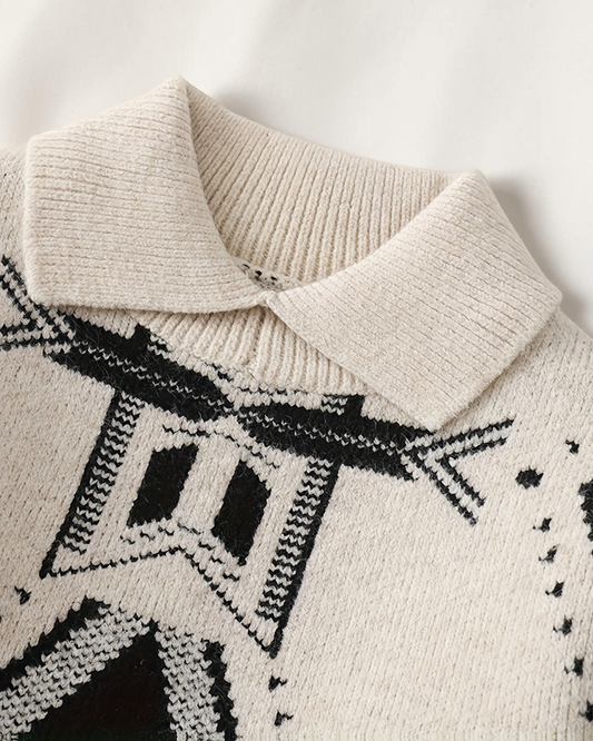 Pull Le Cocon d'Or pour garçon en maille épaisse beige avec col montant et motif géométrique noir rétro