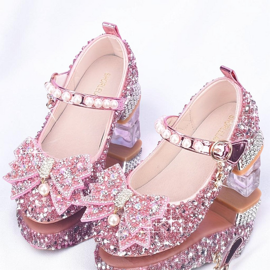 Chaussures de princesse Le Cocon d'Or roses à paillettes avec nœud décoratif, perles et talon bloc transparent