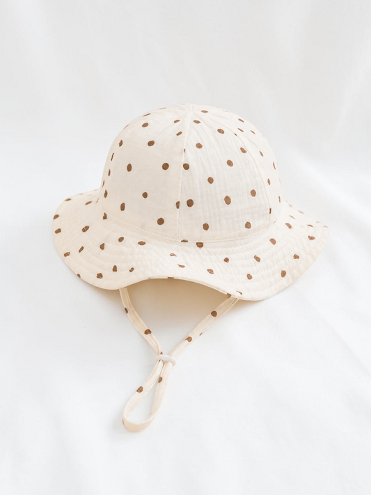 Bob pour bébé Le Cocon d'Or en coton blanc à pois marron avec cordon de serrage pour le printemps et l'été