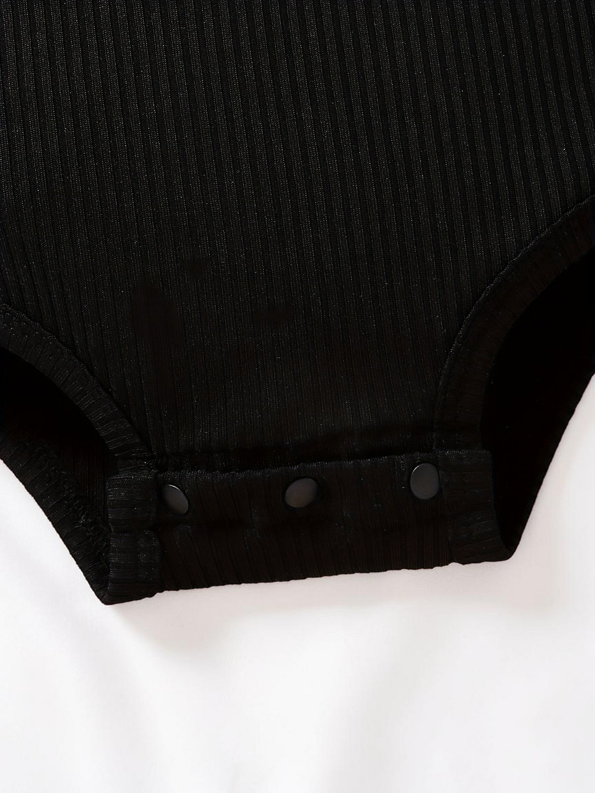 Body noir en maille côtelée pour bébé fille Le Cocon d'Or avec boutons-pression pratiques à l'entrejambe