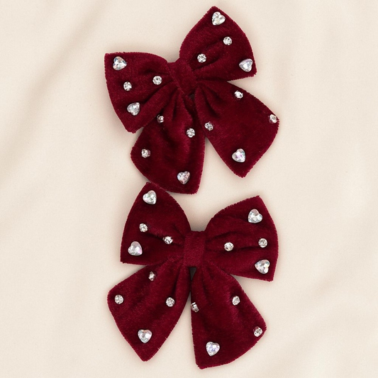Deux barrettes nœud en velours rouge foncé ornées de strass brillants, collection Le Cocon d'Or