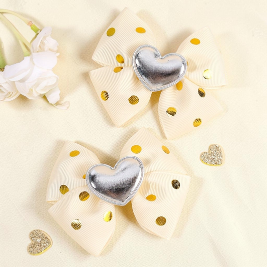 Lot de deux barrettes à cheveux Le Cocon d'Or blanches à pois dorés avec un cœur argenté central élégant