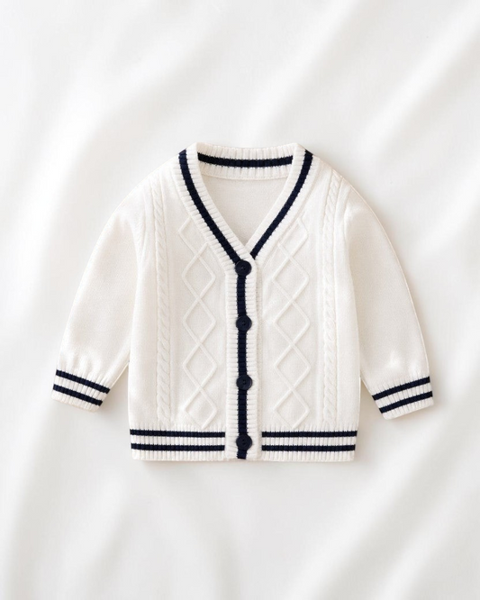 Gilet en maille Le Cocon d'Or blanc à col en V avec bordures contrastées bleu marine et boutons pour bébé garçon
