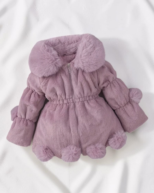 Veste en polaire douce rose Le Cocon d'Or avec col en fourrure, fermeture éclair et détails à pompons pour fille