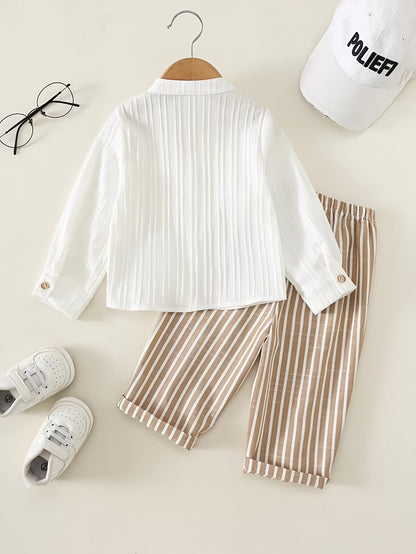 Ensemble chemise à manches longues et pantalon uni et à rayures pour garçon, adapté à un usage quotidien, idéal pour les sorties décontractées, les vacances et le sport. Le tissu léger convient à l'été et à l'automne, parfait pour l'extérieur