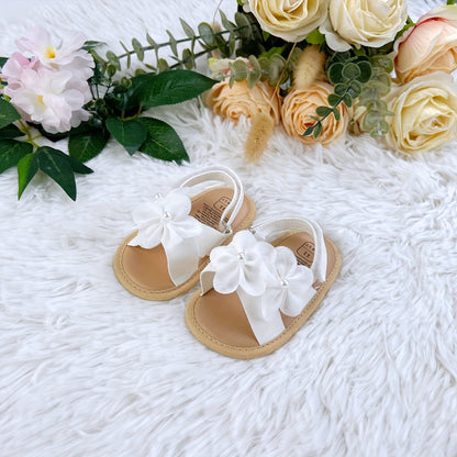 Chaussures de premier pas pour bébé 0 - Sandales d'été douces à fleurs et touches de perles avec fermeture à bande, chaussures respirantes à bout ouvert pour anniversaires et séances photo (basse) | Semelle et tige en tissu