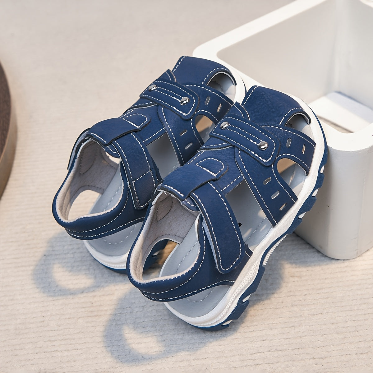 Sandales d'été pour garçon avec embout -coup de pied, chaussures de plage à semelle souple antidérapante, chaussures décontractées bébé à scratch, à la mode et polyvalentes pour un usage quotidien