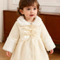 Manteau d'enfant mignon automne/hiver, Cape manteau en peluche noble pour fille "Nouvelle Arrivée" de style européen et américain, Vêtement à col rond et manches longues, Vêtement d'extérieur élégant pour nouveau-né, Chaleur améliorée, Cape confortable po