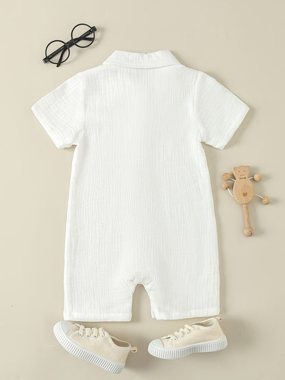Combinaison d'été blanche à revers pour bébé, manches courtes, nouveau-né, facile à enfiler, design simple boutonné, barboteuse, texture côtelée, tenue de crawl, 0-2 ans, mode bébé, sorties, combinaison, garçons et filles, bébé, polyvalente, couleur unie,