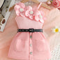 Vêtement pour Fille, Taille 6-24 Mois (4 Ans), Haut Côtelé à Une Épaule et Bretelles Spaghetti avec Grande Fleur 3D sur la Bretelle + Décoration Centrale en Perle, Jupe Courte Ligne A avec Poches et Ourlet à Bordure de Perles, Décoration de Faux Boutons s