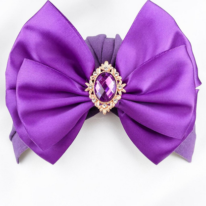 Bonnet bébé Le Cocon d'Or violet en polyester avec un grand nœud satiné et une broche centrale en cristal
