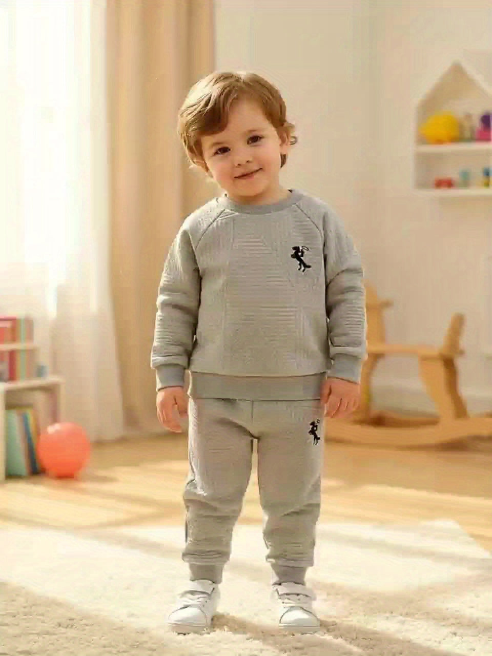 Ensemble deux pièces pour bébé garçon, automne et hiver, mode décontractée et facile, couleur unie, manches longues, pantalon long, motif brodé exquis, pour l'extérieur