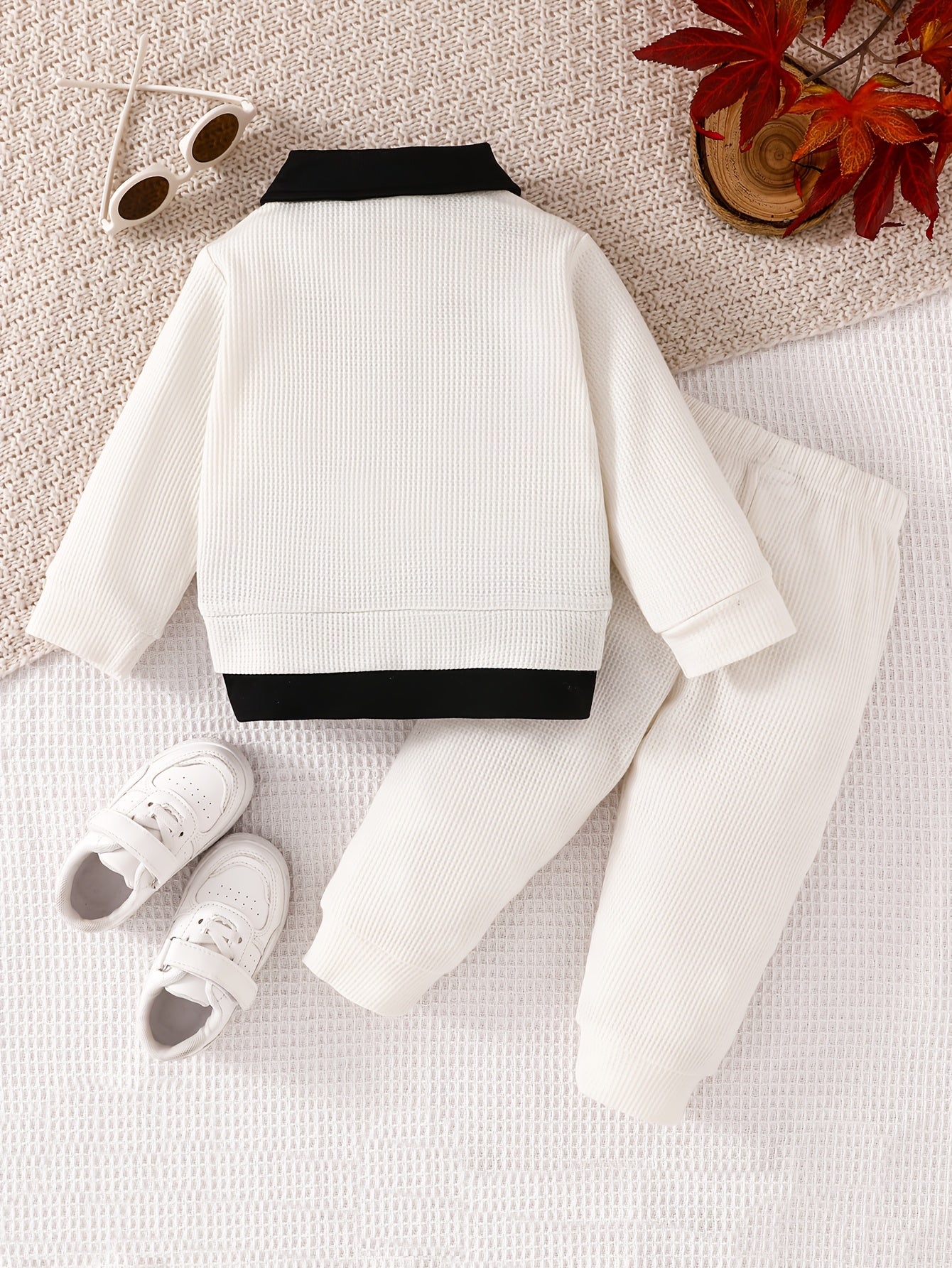 Ensemble 2 pièces pour garçon en maille gaufrée 2-en-1 : sweatshirt à manches longues avec revers et boutons et pantalon long à taille élastique, uni, à la mode, polyvalent et confortable, tenue quotidienne, ensemble printemps/automne, vêtements pour garç