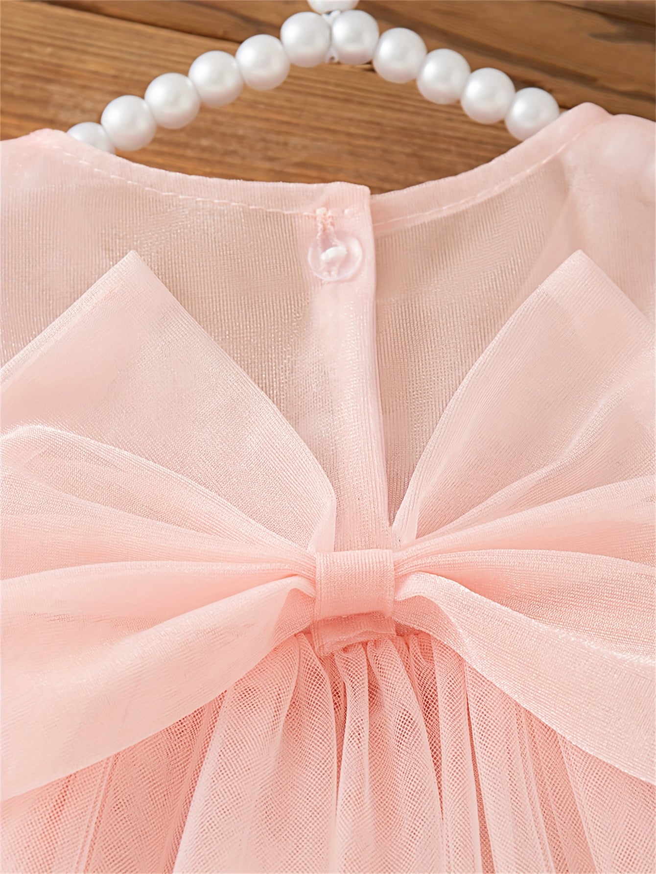 Nouvelle robe élégante pour bébés filles, avec une jupe bouffante parfaite pour la saison des mariages, un nœud papillon à l'arrière et des décorations florales à l'avant, idéale pour les fêtes et les réunions