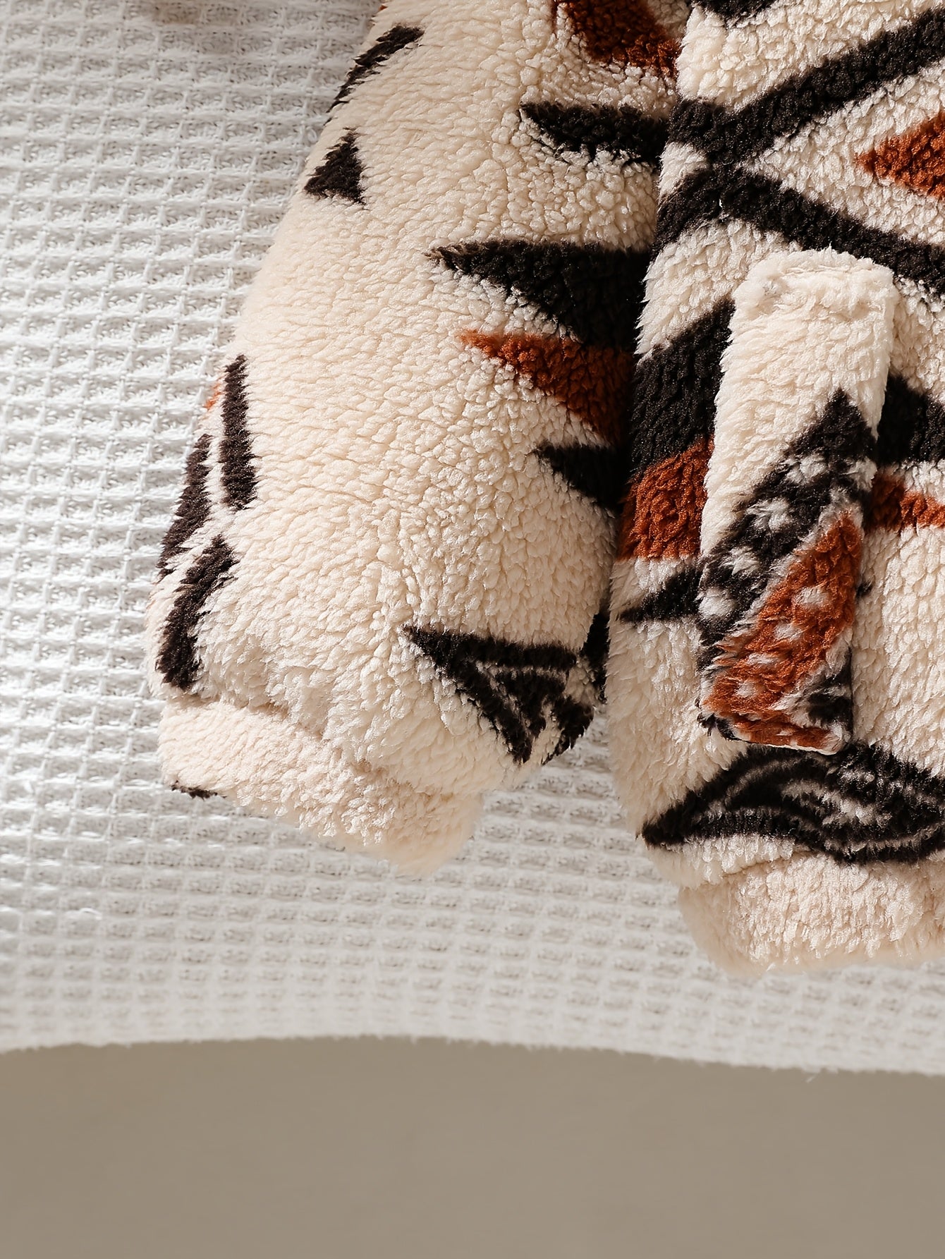 Veste de printemps pour bébé garçon, style carré et élégant en peluche, veste polyvalente et élégante pour bébé garçon, vêtements confortables et décontractés pour tous les jours, idéale pour la rentrée scolaire, vêtements chauds et doux pour nouveau-né,