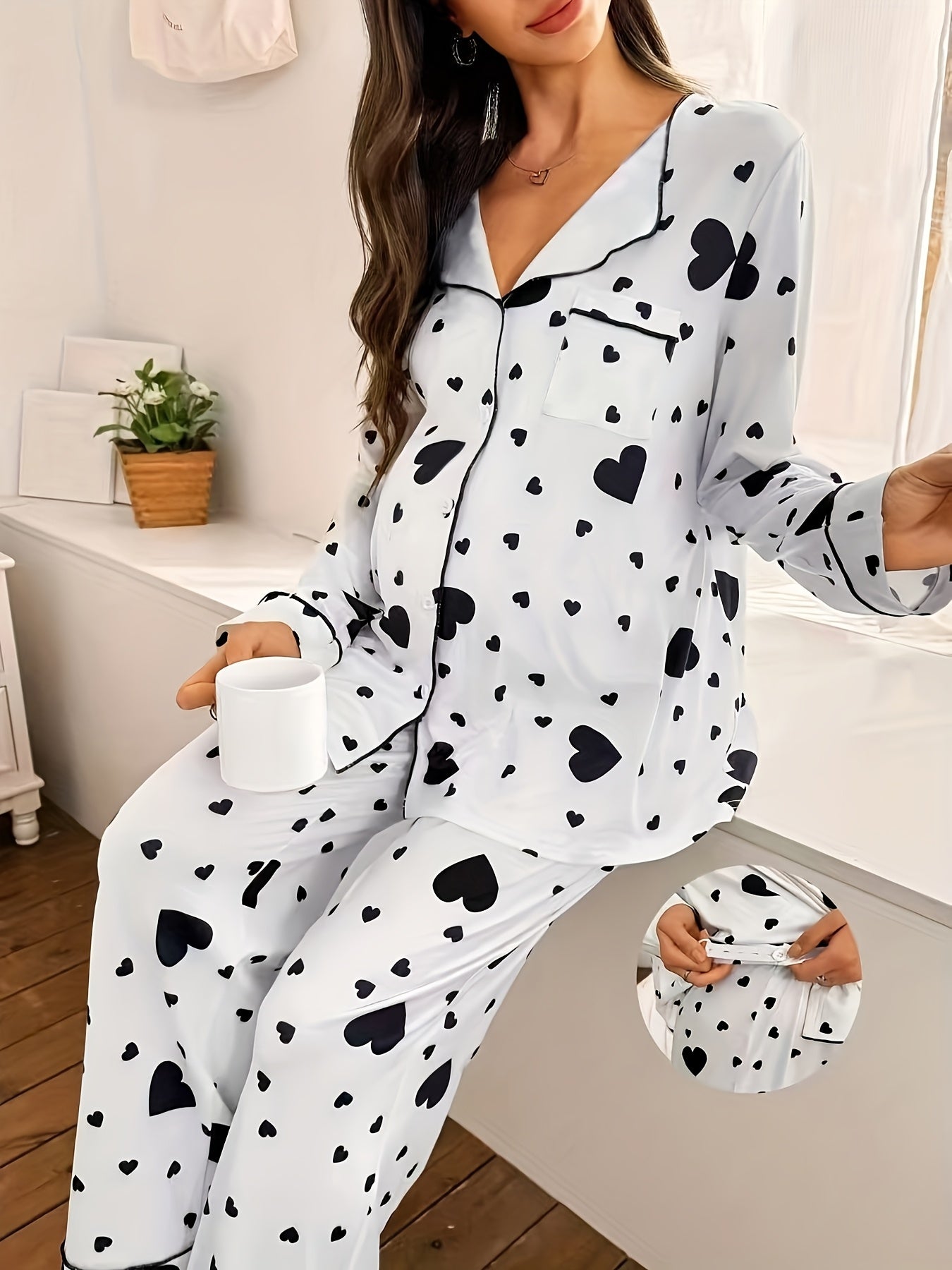 Ensemble de maternité 2 pièces : Haut à manches longues avec revers et imprimé cœurs et Pantalon long ample
