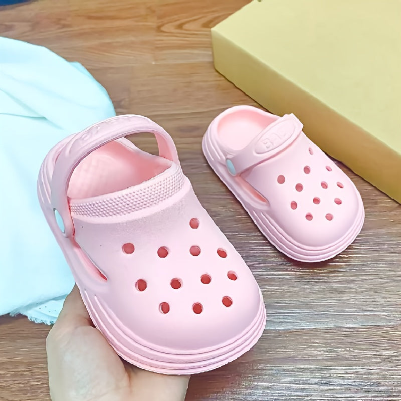 Chaussures à boutons en EVA, chaussures à trous tendance et faciles à enfiler pour l'extérieur, pour enfants et jeunes enfants, printemps, été, automne, intérieur et extérieur, plage antidérapante, chaussures à trous légères