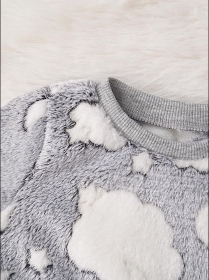 Un haut élégant et polyvalent à manches longues et col rond, couleur blanc uni, associé à un pantalon chaud, parfait pour les bébés garçons pendant l'automne et l'hiver. Cette tenue de nouveau-né est douce et confortable, idéale pour la rentrée scolaire e