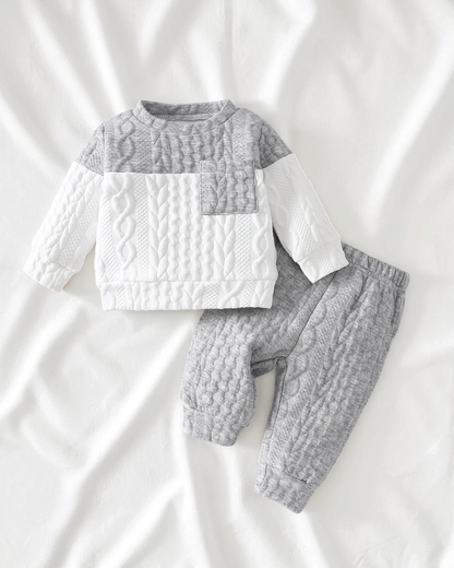 Ensemble Le Cocon d'Or pour bébé garçon en maille tricotée grise et blanche avec sweat-shirt et pantalon assorti