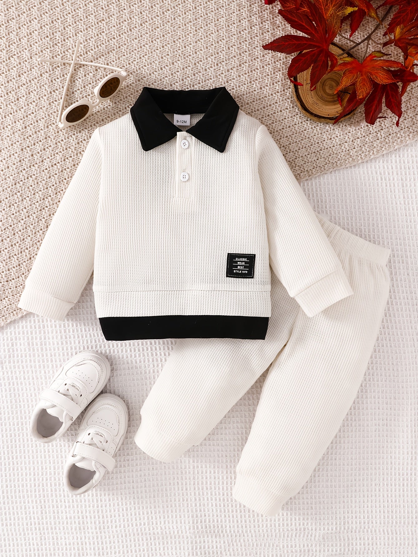 Ensemble 2 pièces pour garçon en maille gaufrée 2-en-1 : sweatshirt à manches longues avec revers et boutons et pantalon long à taille élastique, uni, à la mode, polyvalent et confortable, tenue quotidienne, ensemble printemps/automne, vêtements pour garç