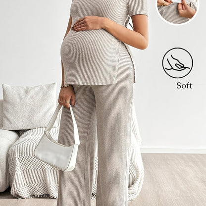 Ensemble deux pièces de maternité décontracté côtelé, haut à manches courtes et pantalon, conception de haut long sur le devant et court sur le dos, conception de haut à fente, ensemble deux pièces de maternité, ensemble deux pièces tricoté, ensemble de m