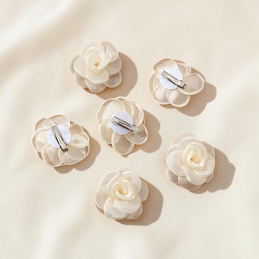 Lot de 6 pinces à cheveux fleurs roses en tissu blanc élégantes par Le Cocon d'Or