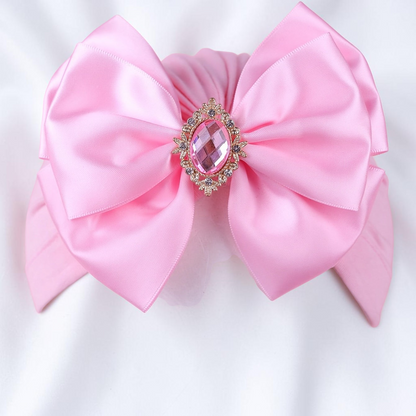 Bonnet bébé rose Le Cocon d'Or en polyester avec un grand nœud satiné et une broche ornée d'une pierre centrale