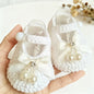 Chaussures de marche pour bébé tricotées à la main, un cadeau pour les nouveau-nés, avec des nœuds, des perles et une semelle souple au design tridimensionnel