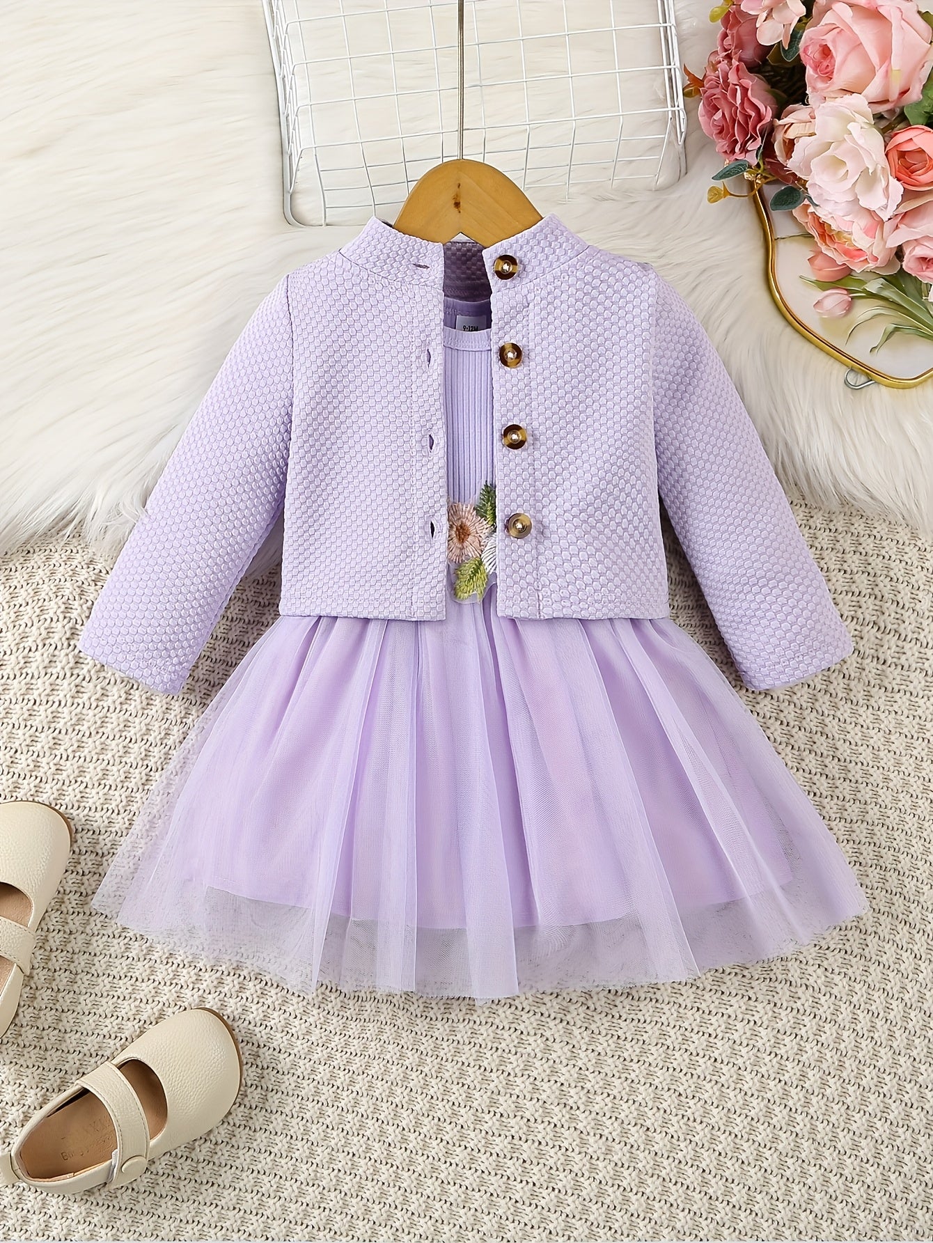Ensemble décontracté pour fille comprenant une robe à fleurs brodée, une veste et une jupe, idéal pour l'extérieur