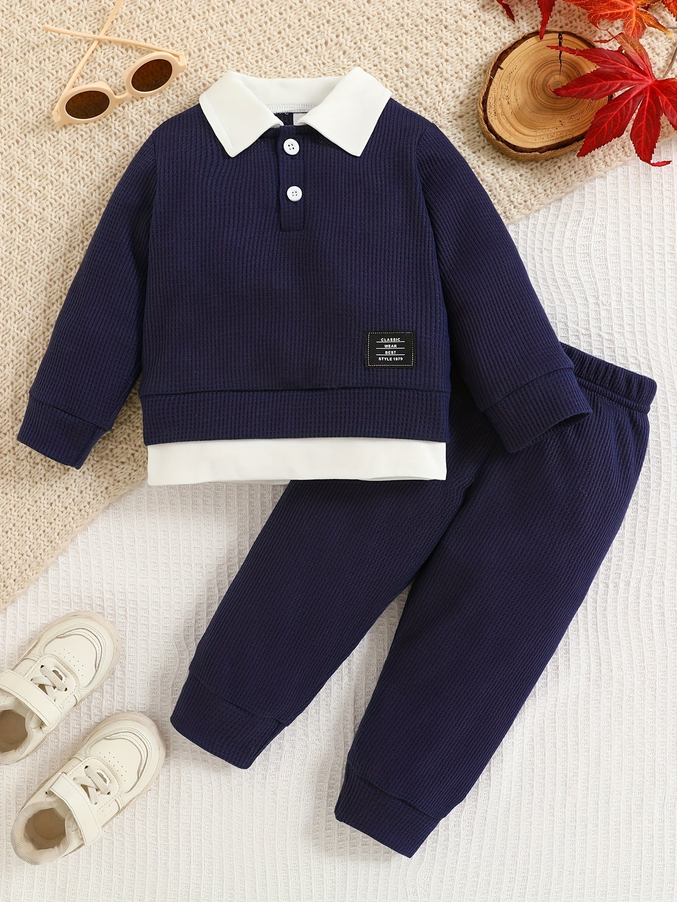 Ensemble 2 pièces pour garçon en maille gaufrée 2-en-1 : sweatshirt à manches longues avec revers et boutons et pantalon long à taille élastique, uni, à la mode, polyvalent et confortable, tenue quotidienne, ensemble printemps/automne, vêtements pour garç