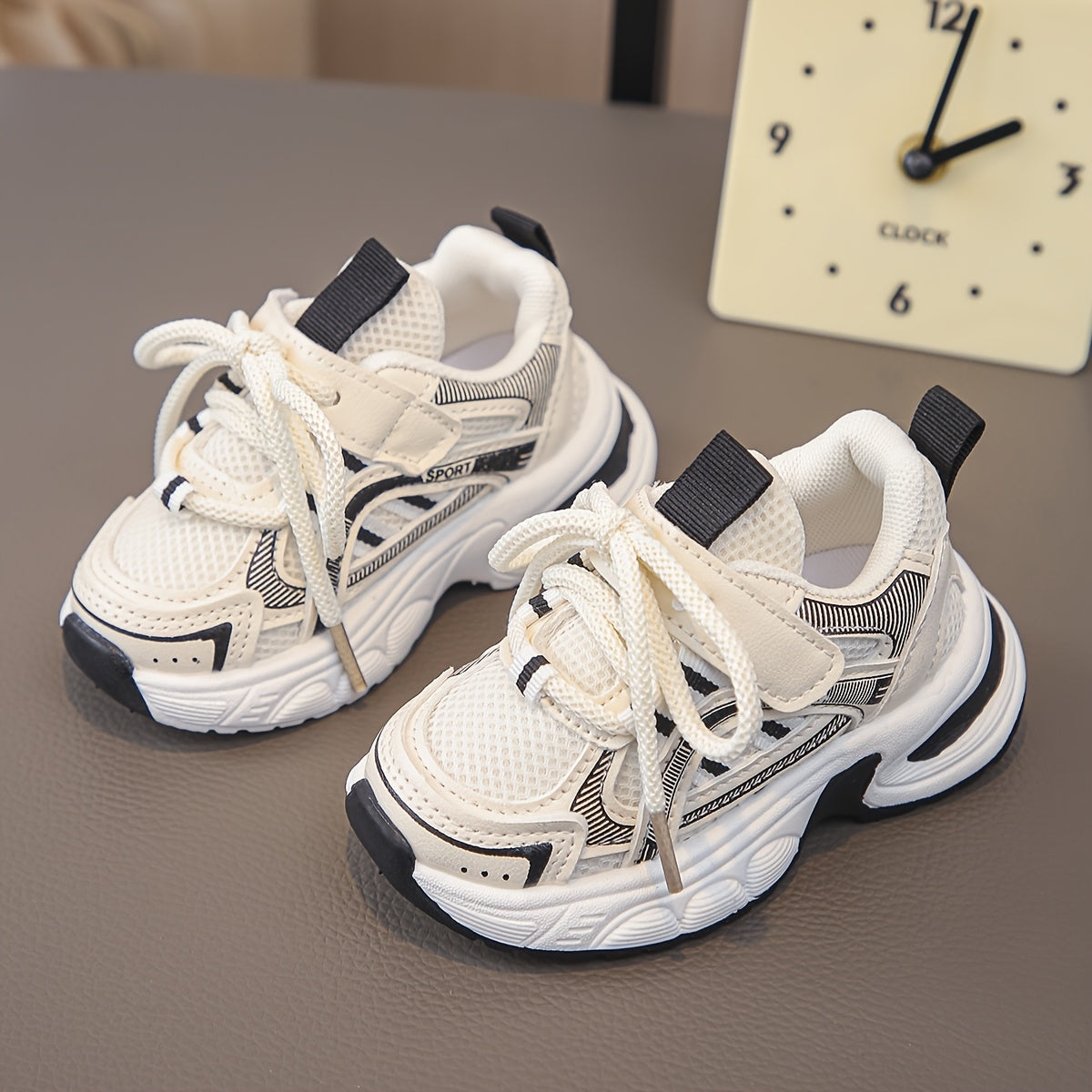 Chaussures de sport décontractées légères pour garçons, style mesh respirant, durables, adaptées au printemps et à l'automne