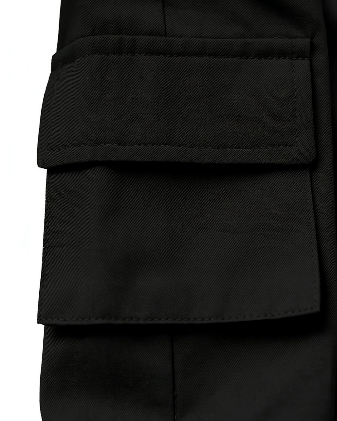 Gros plan sur la poche latérale d'un pantalon noir en coton Le Cocon d'Or pour petite fille