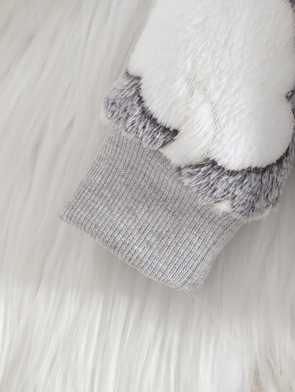 Un haut élégant et polyvalent à manches longues et col rond, couleur blanc uni, associé à un pantalon chaud, parfait pour les bébés garçons pendant l'automne et l'hiver. Cette tenue de nouveau-né est douce et confortable, idéale pour la rentrée scolaire e