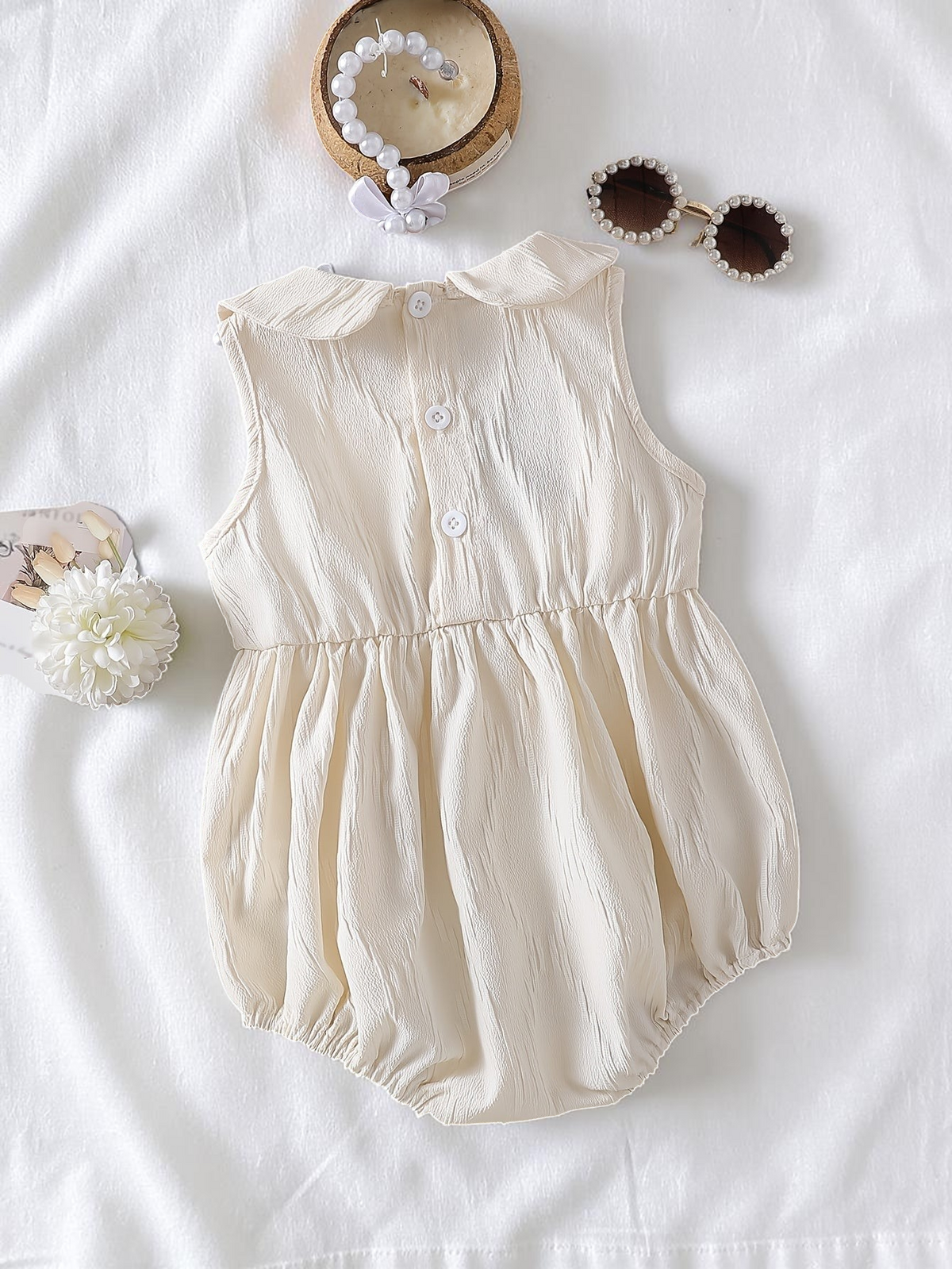 Combinaison d'été Le Cocon d'Or pour bébé fille en polyester beige avec col claudine et boutons au dos