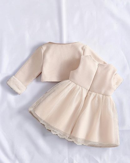Ensemble Le Cocon d'Or pour bébé fille avec robe en maille et manteau en fausse fourrure beige pour l'hiver