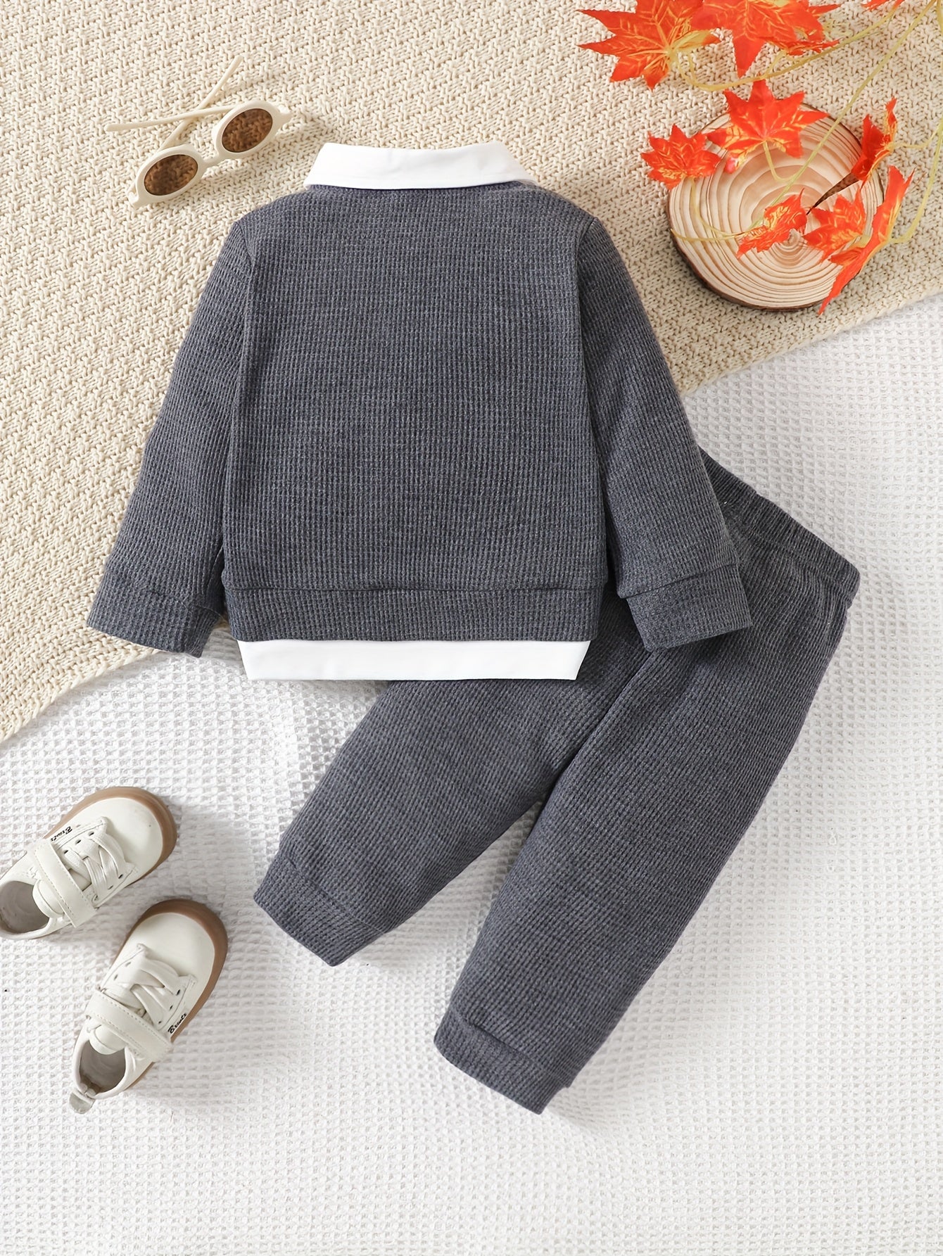 Ensemble 2 pièces pour garçon en maille gaufrée 2-en-1 : sweatshirt à manches longues avec revers et boutons et pantalon long à taille élastique, uni, à la mode, polyvalent et confortable, tenue quotidienne, ensemble printemps/automne, vêtements pour garç