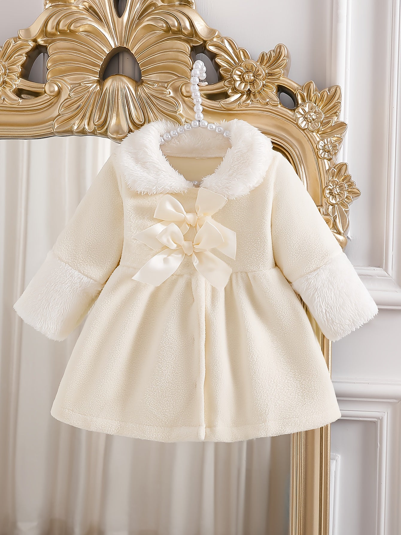 Cardigan-veste beige en peluche pour fille, automne/hiver, à devant ouvert avec grand nœud sur le devant, col et poignets en peluche blanche, ourlet de jupe trapèze, chaud et confortable, convient pour les fêtes/tenue décontractée, plein de charme de prin