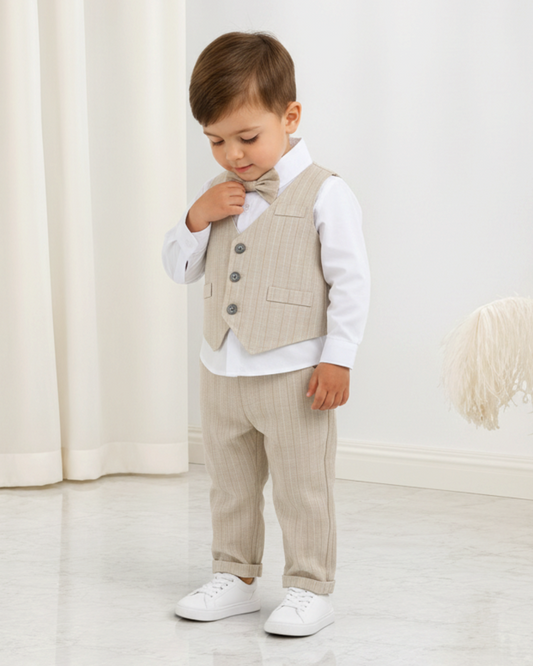 Ensemble de cérémonie Le Cocon d'Or pour bébé garçon avec gilet et pantalon rayés beige, chemise blanche et nœud papillon