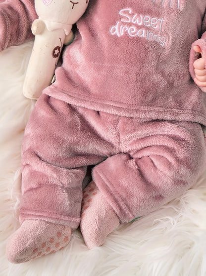 Ensemble Hiver Confortable et Polyvalent pour Filles : Haut à Col Rond Doux avec Imprimé Lettres + Pantalon Élastique, Vêtements Tendance, Idéal pour l'Extérieur