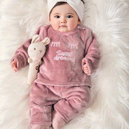 Ensemble Hiver Confortable et Polyvalent pour Filles : Haut à Col Rond Doux avec Imprimé Lettres + Pantalon Élastique, Vêtements Tendance, Idéal pour l'Extérieur