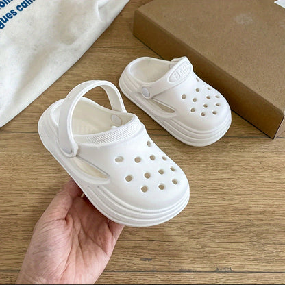 Chaussures à boutons en EVA, chaussures à trous tendance et faciles à enfiler pour l'extérieur, pour enfants et jeunes enfants, printemps, été, automne, intérieur et extérieur, plage antidérapante, chaussures à trous légères