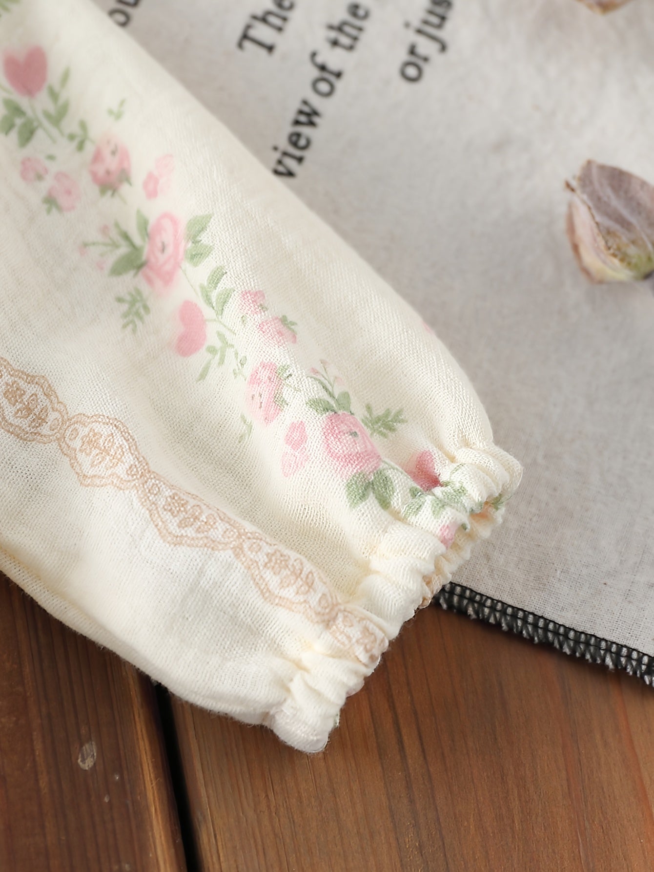 Bébé fille, mignon imprimé floral à manches longues avec col et taille à volants - Tissu tissé respirant doux, design rose clair et blanc, parfait pour le printemps et l'automne, tenue bébé fille, vêtements d'automne pour bébé, vêtements élégants pour béb