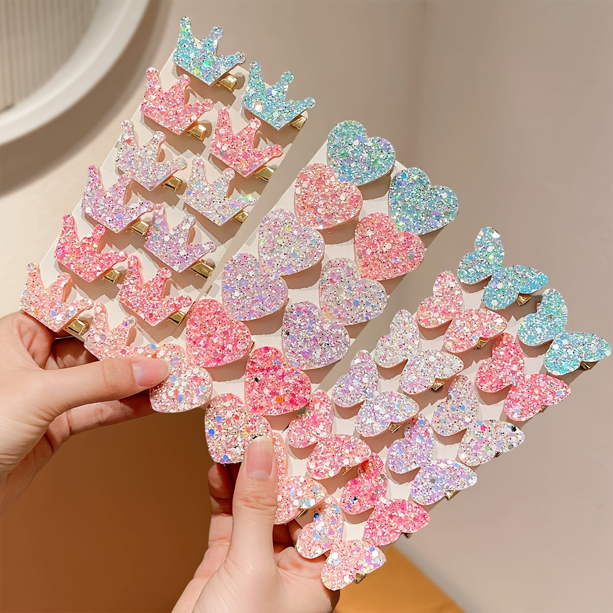 Lot de 12 pinces à cheveux ultra-éthérées et ultra-scintillantes papillon, cœur et couronne - Pinces à cheveux douces et exclusives à paillettes pour frange