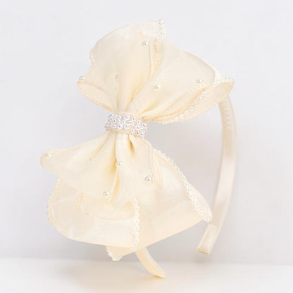 Serre-tête Le Cocon d'Or en tulle crème avec un grand nœud orné de perles, accessoire élégant pour fêtes