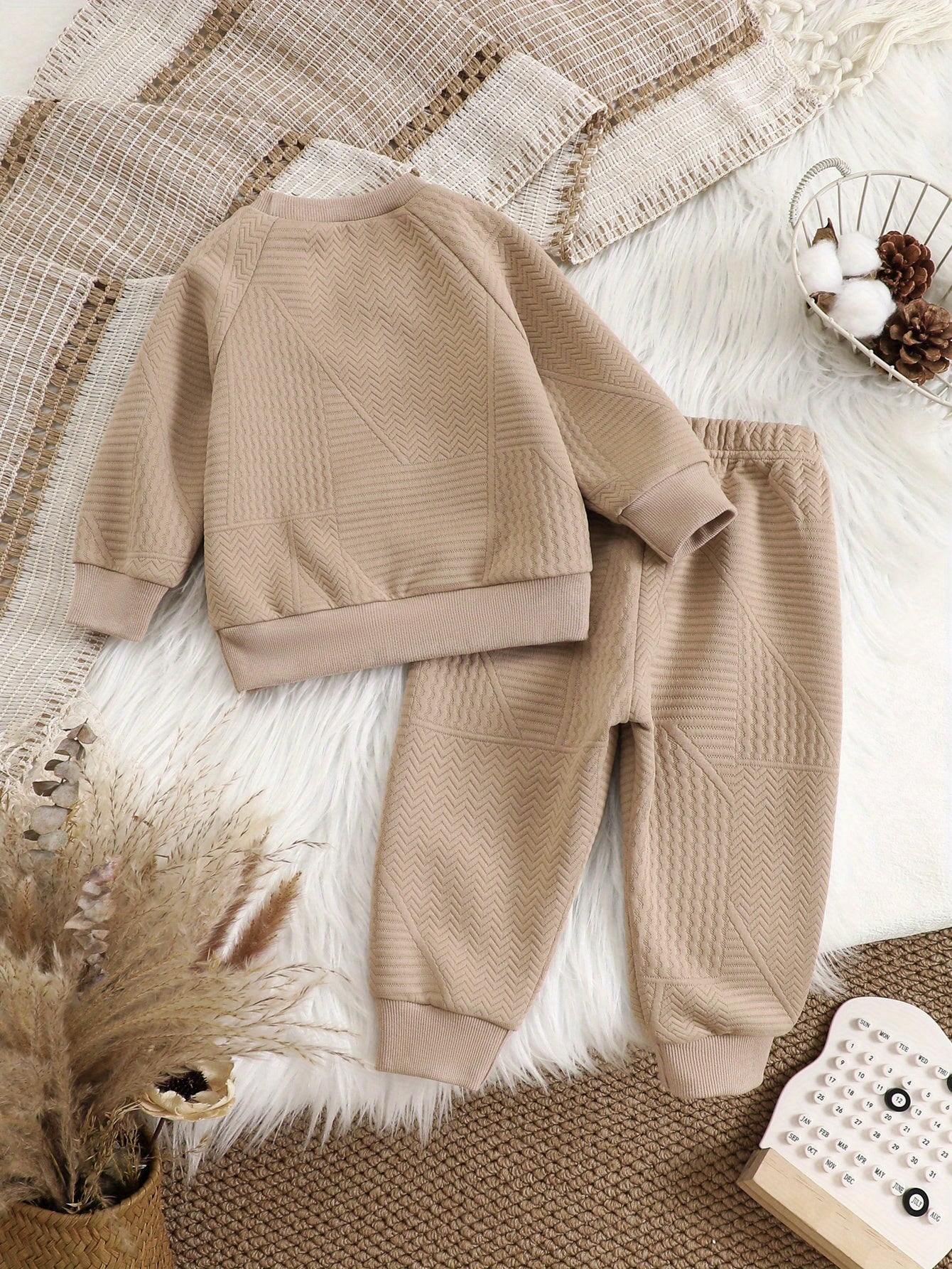 Ensemble deux pièces pour bébé garçon, automne et hiver, mode décontractée et facile, couleur unie, manches longues, pantalon long, motif brodé exquis, pour l'extérieur