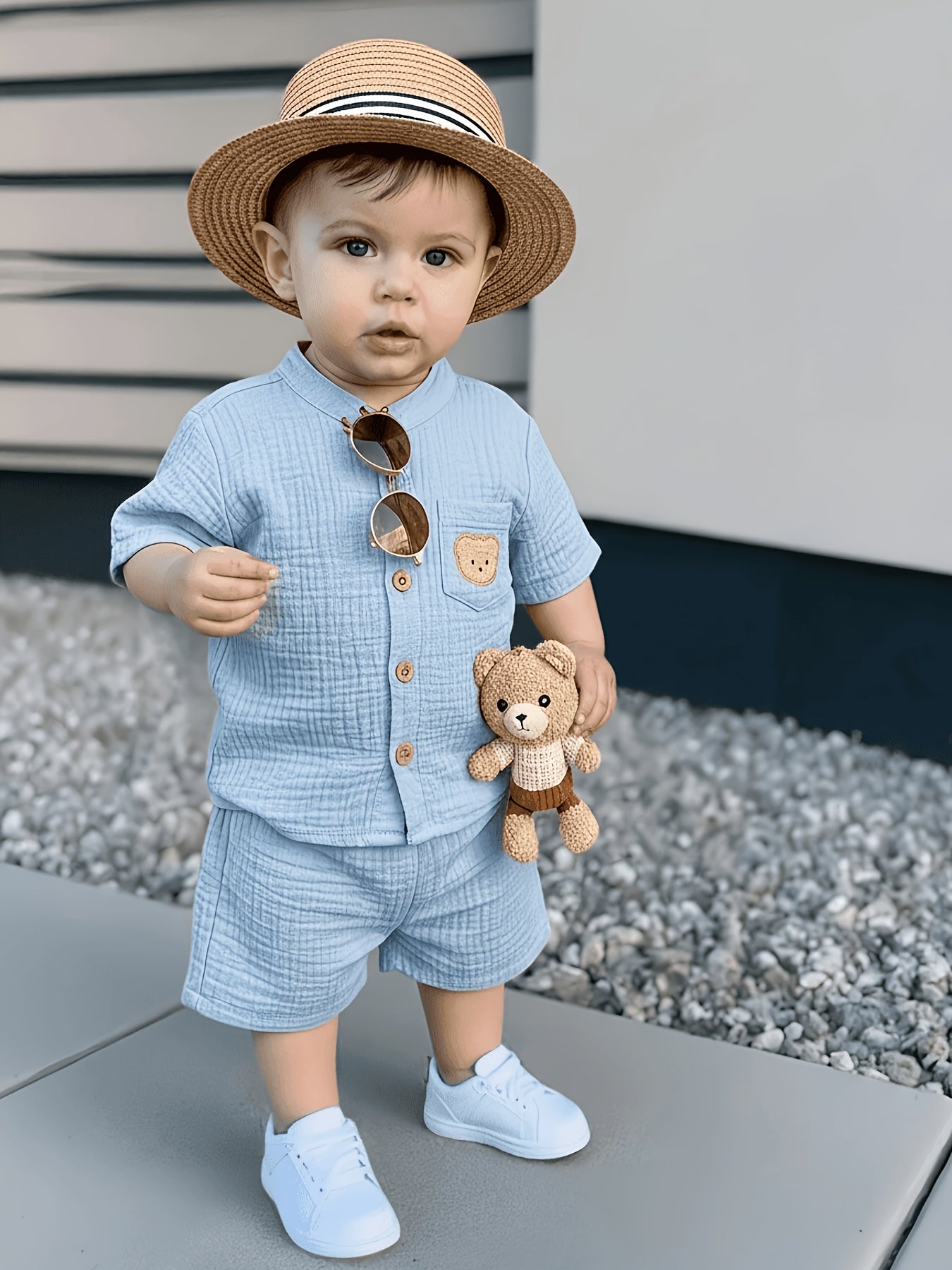 Ensemble 2 pièces : Chemise à manches courtes et col montant et short d'été pour garçon de 0 à 3 ans. Comprend un écusson d'ourson, convient aux scènes de plein air pour les petits garçons, simple, décontracté et polyvalent, parfait pour l'extérieur