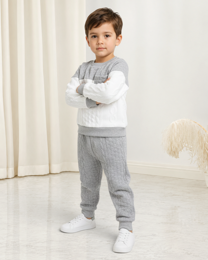 Ensemble Le Cocon d'Or pour bébé garçon avec sweat-shirt tricoté gris et blanc et pantalon assorti en polyester