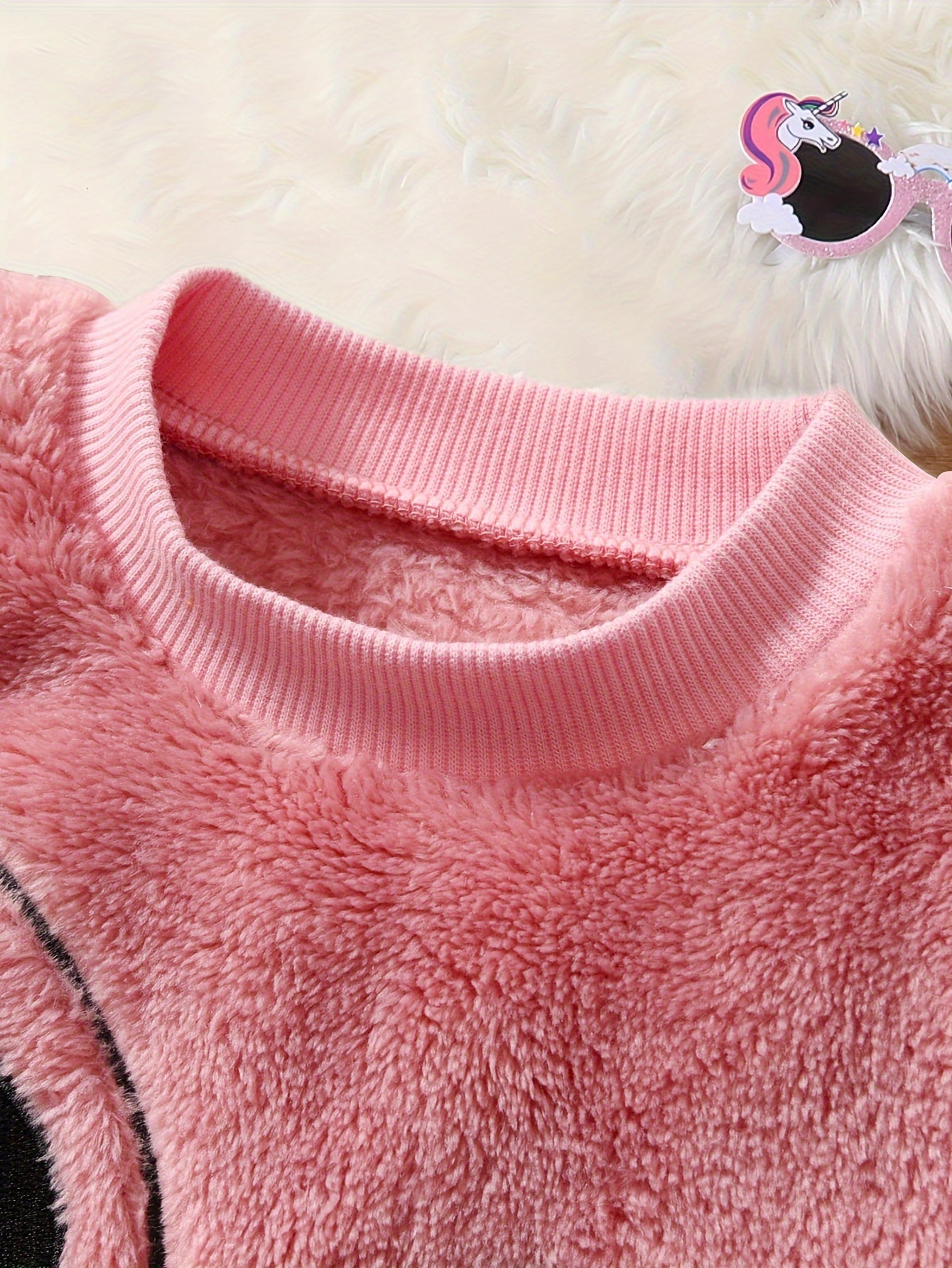 Ensemble 2 pièces Tendance Décontracté Hiver Motif Lapin en Peluche, Tenue d'Hiver Confortable et Chaude pour Filles avec Manchons Côtelés Doux et Col Rond en Polaire, Pantalon d'Hiver Côtelé avec Taille Élastique et Motif Lapin, Vêtements d'Hiver Décontr
