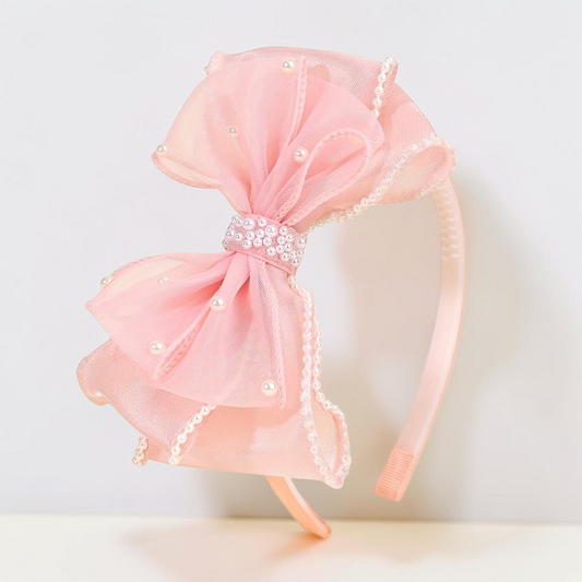 Serre-tête Le Cocon d'Or rose en tulle avec un grand nœud orné de perles, accessoire élégant pour coiffure festive