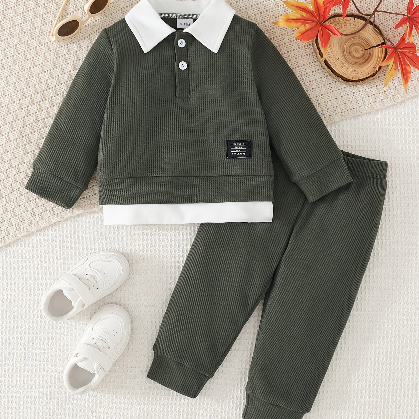 Ensemble 2 pièces pour garçon en maille gaufrée 2-en-1 : sweatshirt à manches longues avec revers et boutons et pantalon long à taille élastique, uni, à la mode, polyvalent et confortable, tenue quotidienne, ensemble printemps/automne, vêtements pour garç